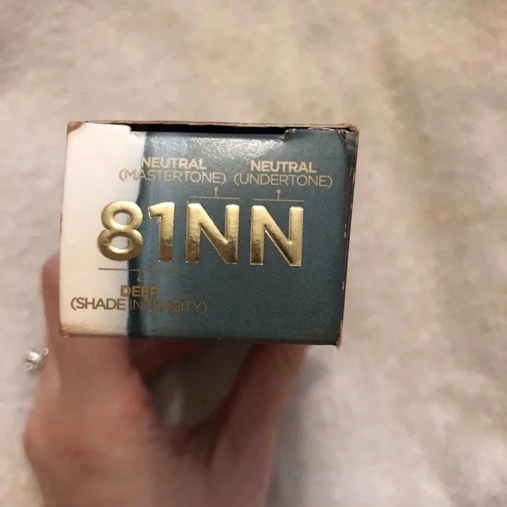 Urban Decay Stay Naked liquid foundation - Picture 2 of 3
